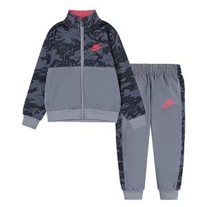Toddler Boys Nike Sportswear Club Camo Tricot Set
by Nike